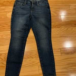Universal thread curvey skinny jeans